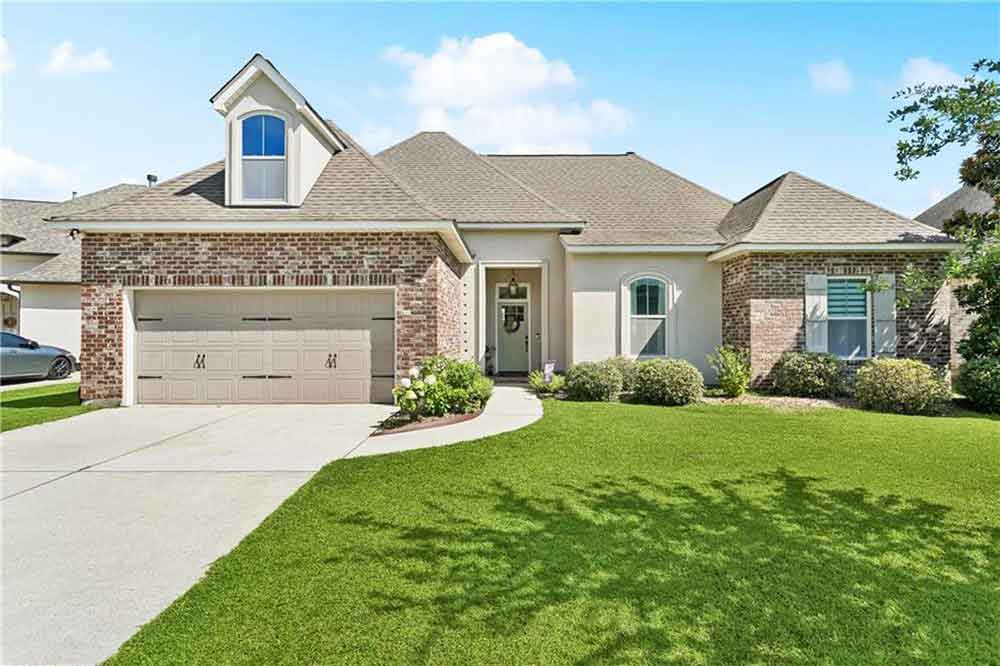 1-1084-Cypress-Crossing-Front-Yard