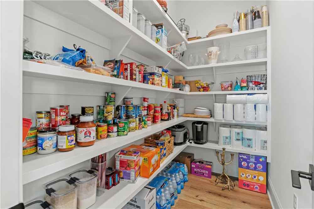 10-1505-Blck-Pine-Court