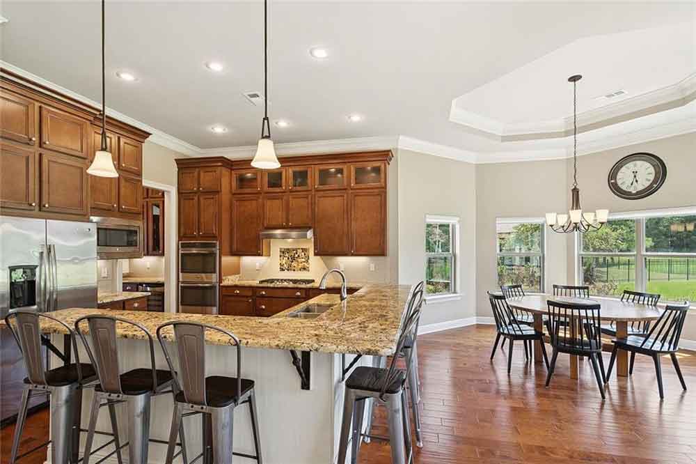 10-208-Merion-Circle-Dining-Kitchen-Area