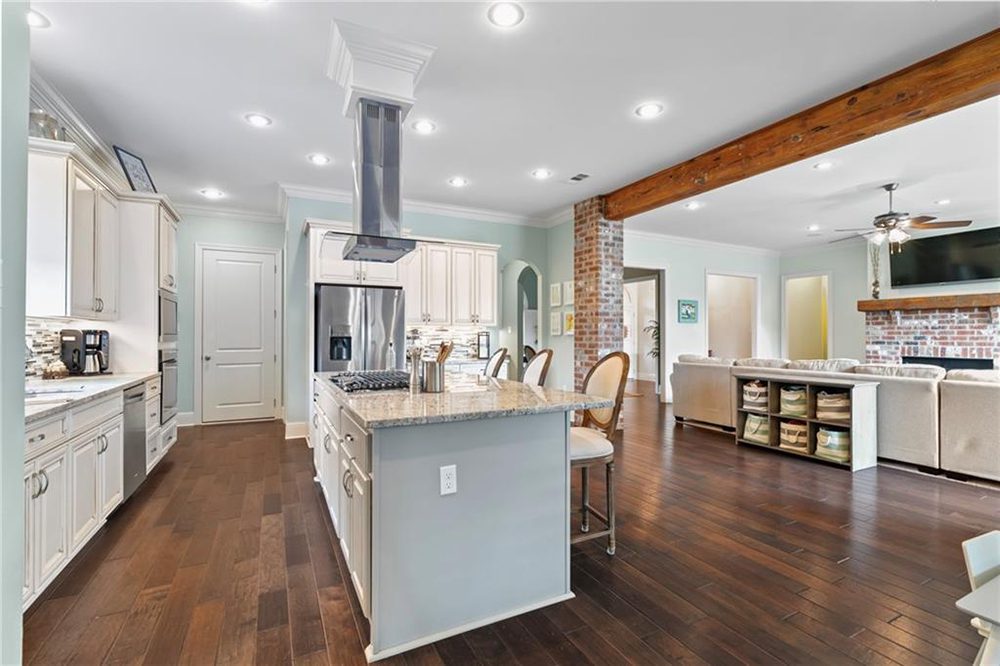 10-274 W. Longview Court