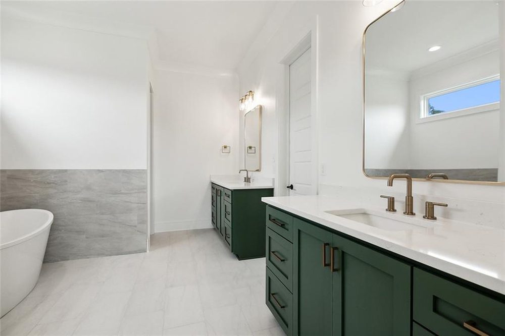 10-479 Master Bathroom