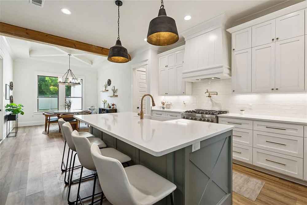 10-7104-Green-Heron-View-to-Kitchen