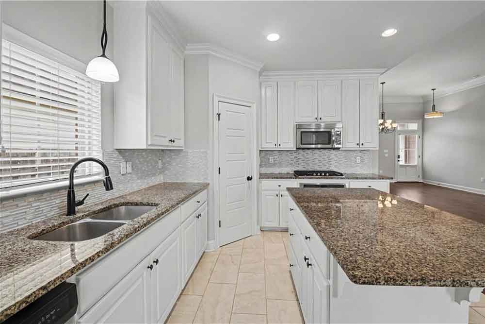 11-1233-Deer-Park-Ct-Spacious-Kitchen-Island