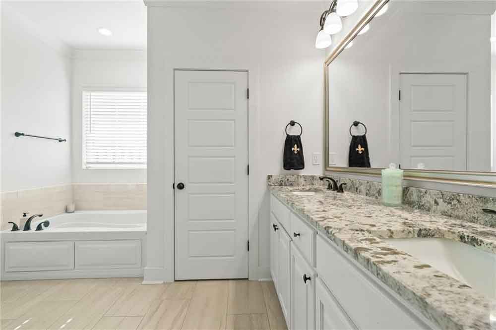 11-1336-Audubon-Pkwy.-Primary-Bath-Overview