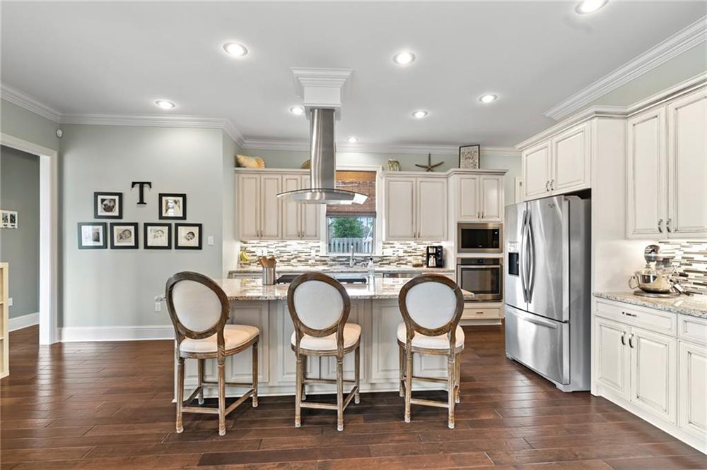 11-274 W. Longview Court