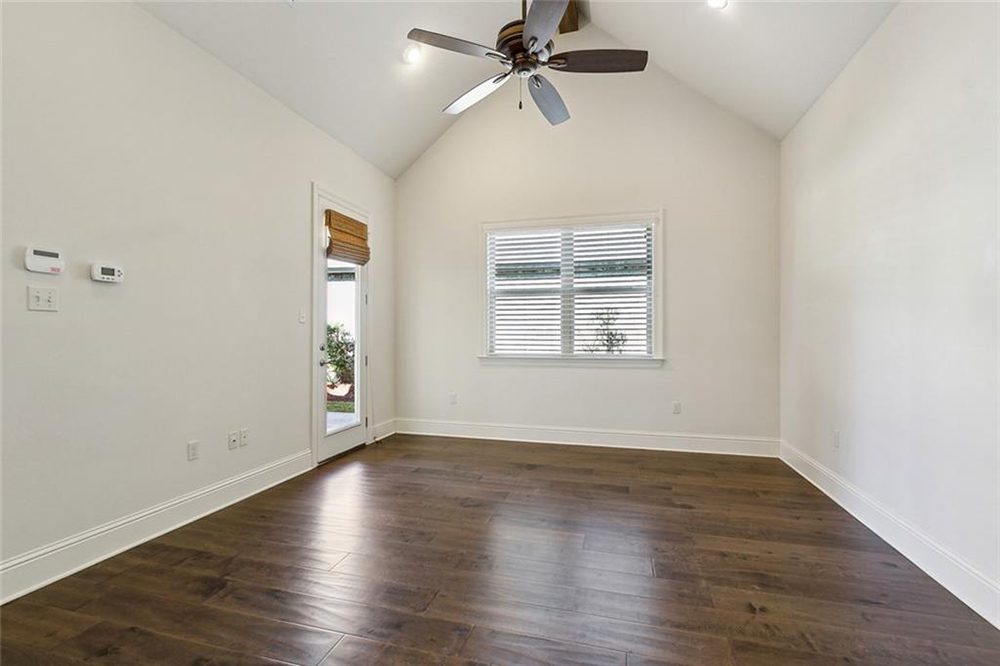 11- Arched Ceiling 116 St. Calais Place