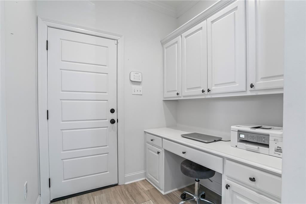 13- 3021 Lost Lake Office Built Ins