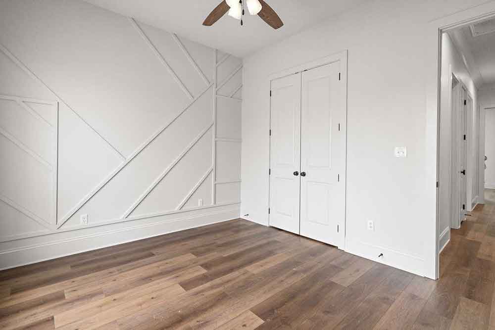 13-8025-Bedico-Trail-Decorative-Molding-in-Bedroom