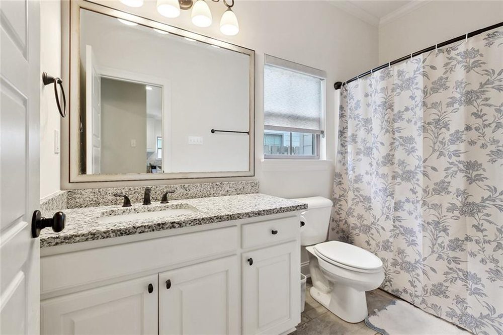 15- 3108 Lost Lake Bathroom