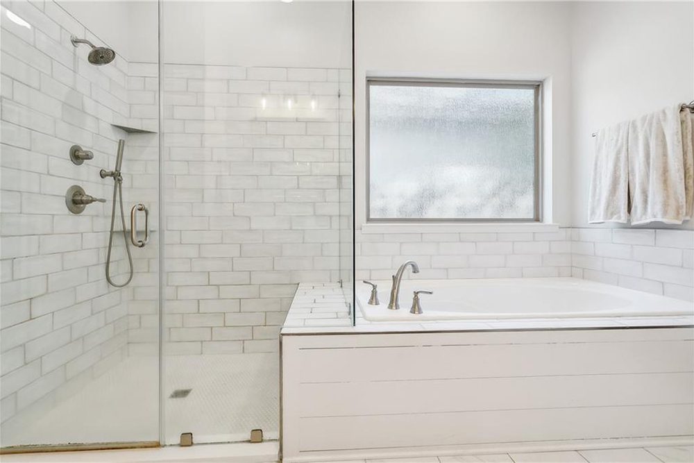 15-432 Blue Heron Primary Tub and Shower