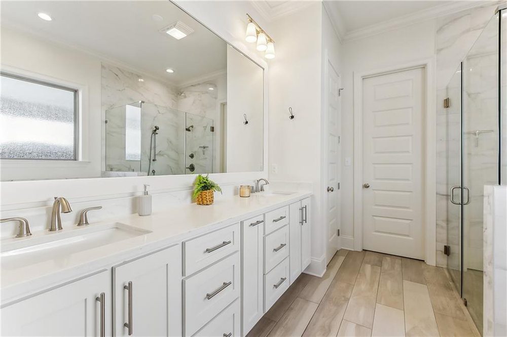 15- 8084 Bedico Trail Master Bathroom