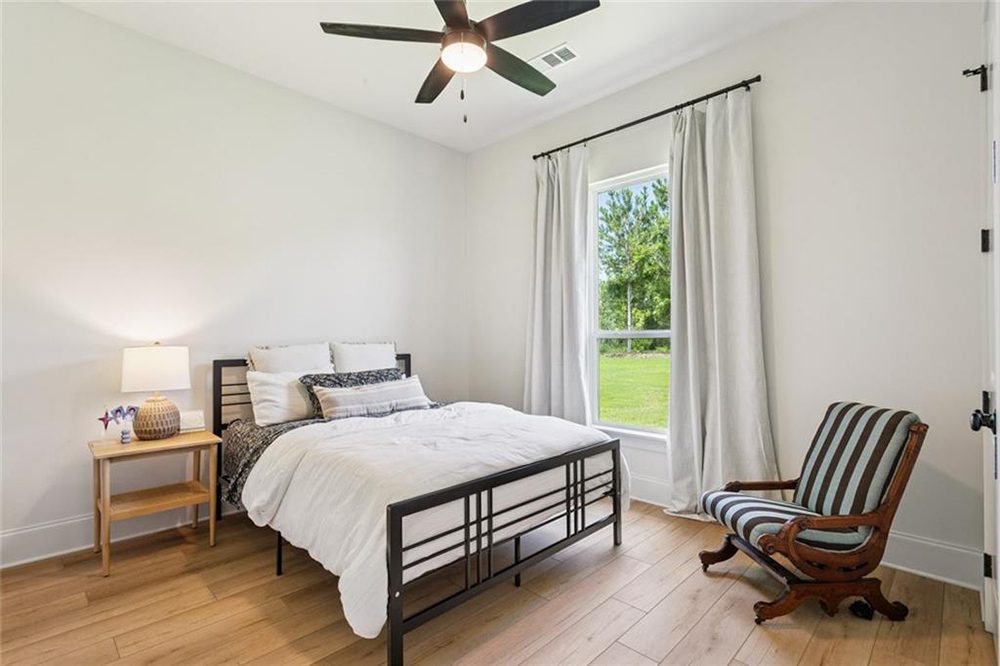 16- 1166 Audubon Pkwy Bedroom