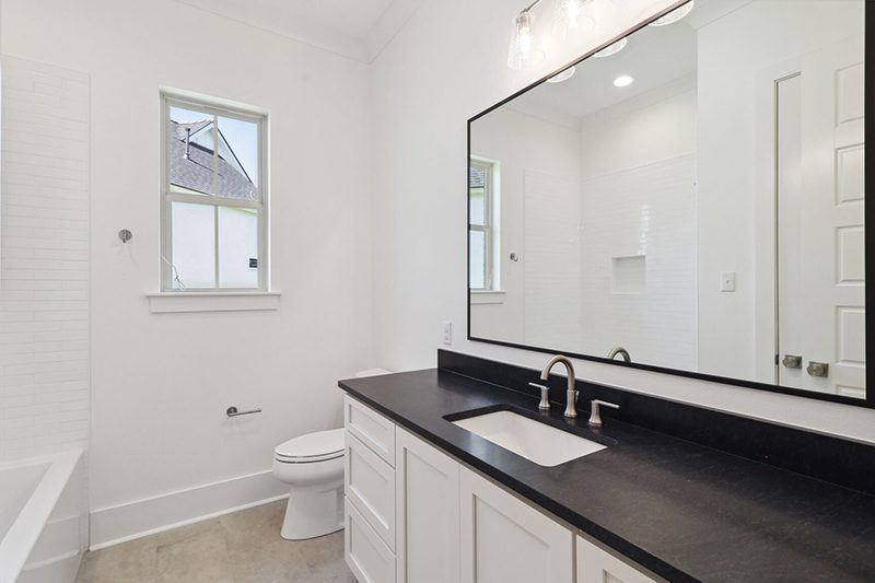 16-7158 Bedicove Drive Bathroom