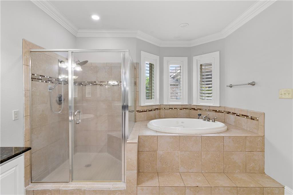 16- Soaking Tub 216 Merion Circle