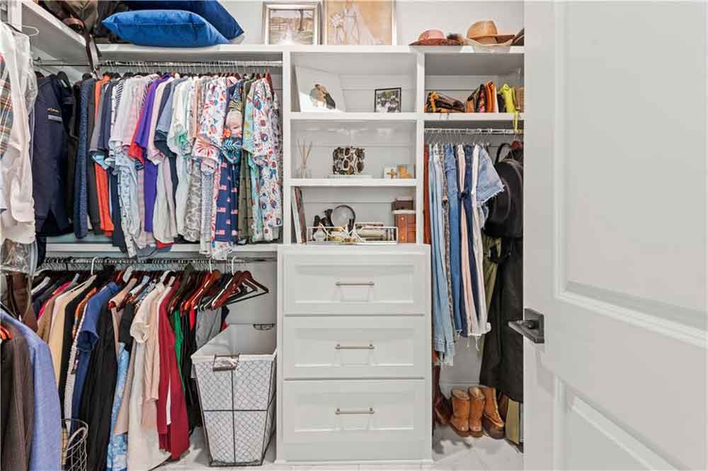 17-1505-Blck-Pine-Court