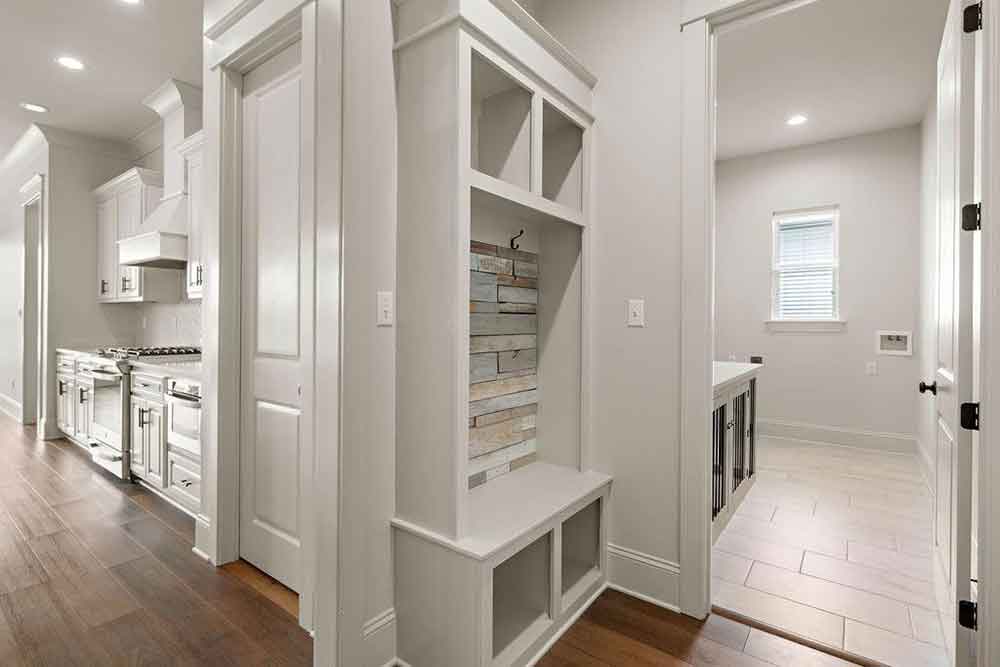17-8025-Bedico-Trail-Mud-Room