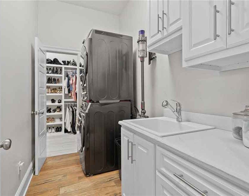 18-2005-Cypress-Bending-Laundry-Room