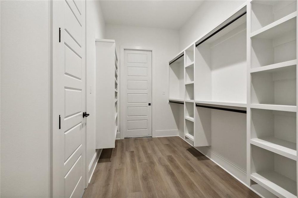 18- 479 Bedico Walk In CLoset