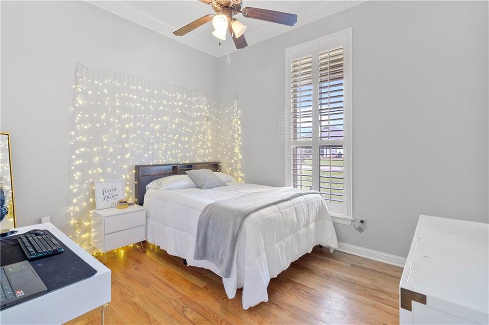 19- 216 Merion Circle Teen Suite