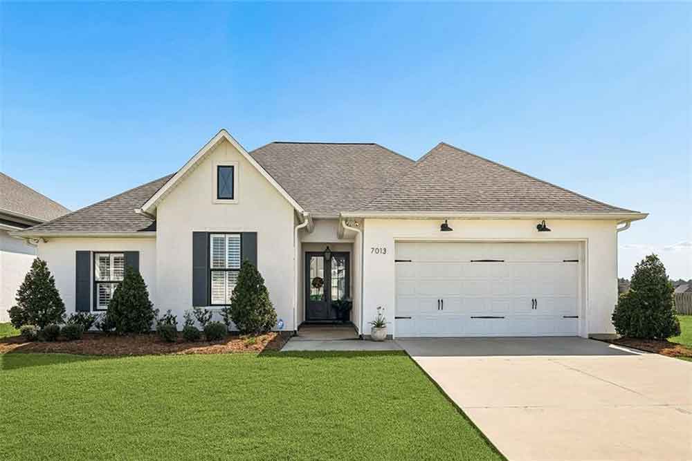 2-7013-Bald-Eagle-Front-Exterior
