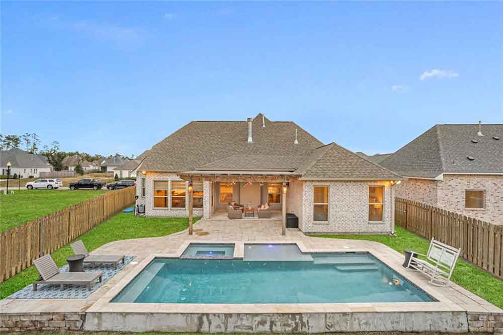 2-745-Grey-Heron-Pool