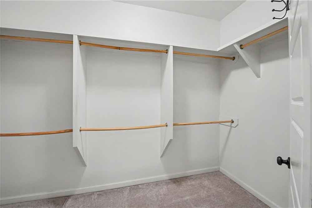 20-1233-Deer-Park-Ct-Primary-Closet
