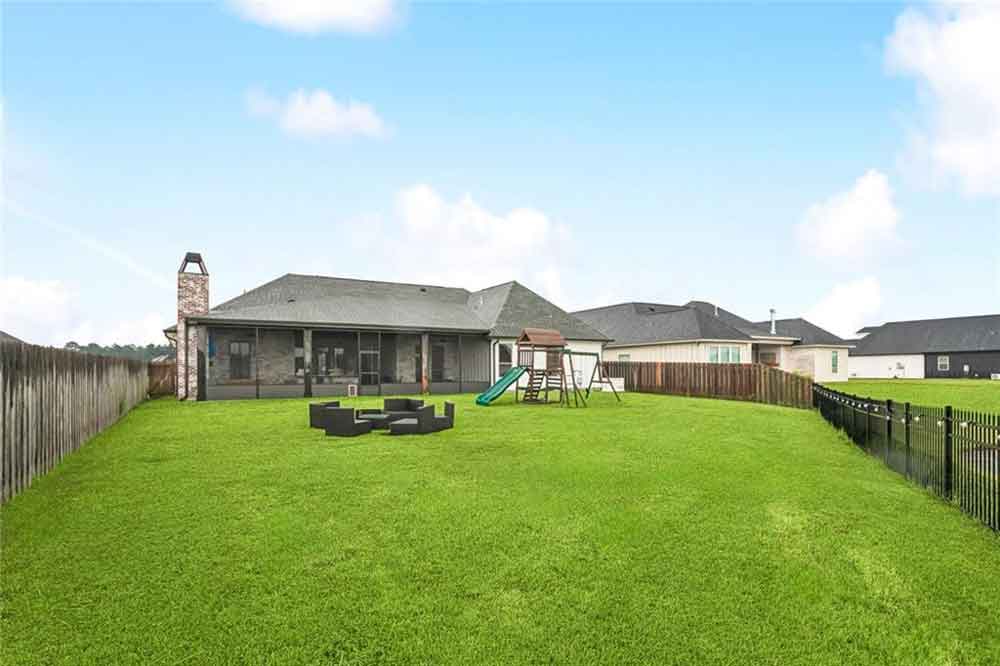 20-1249-Audubon-Pkwy-Fenced-In-Yard