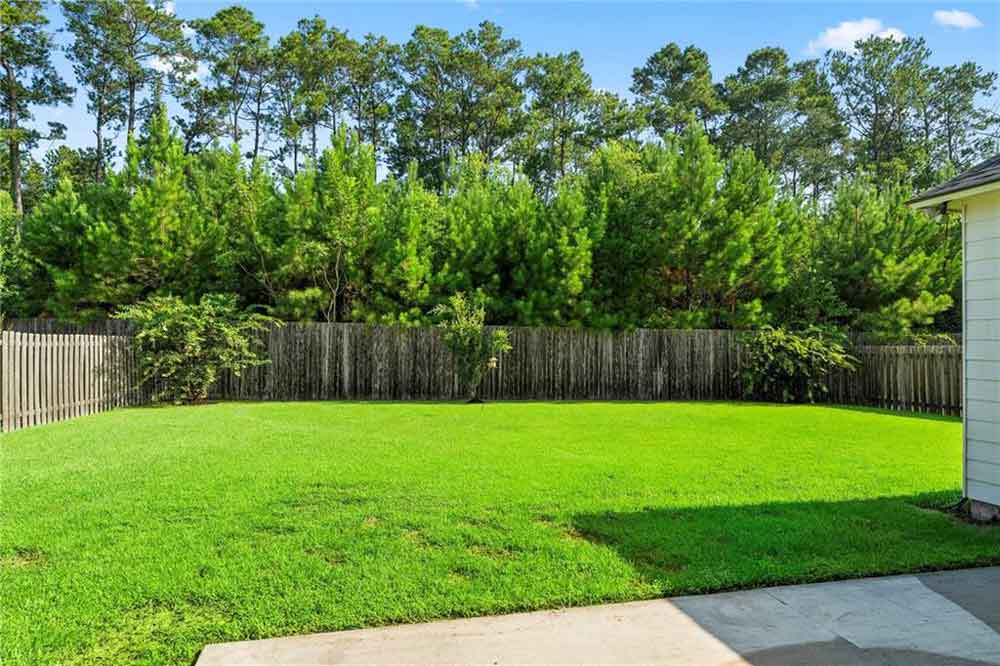 20-1336-Audubon-Pkwy.-Fenced-Yard