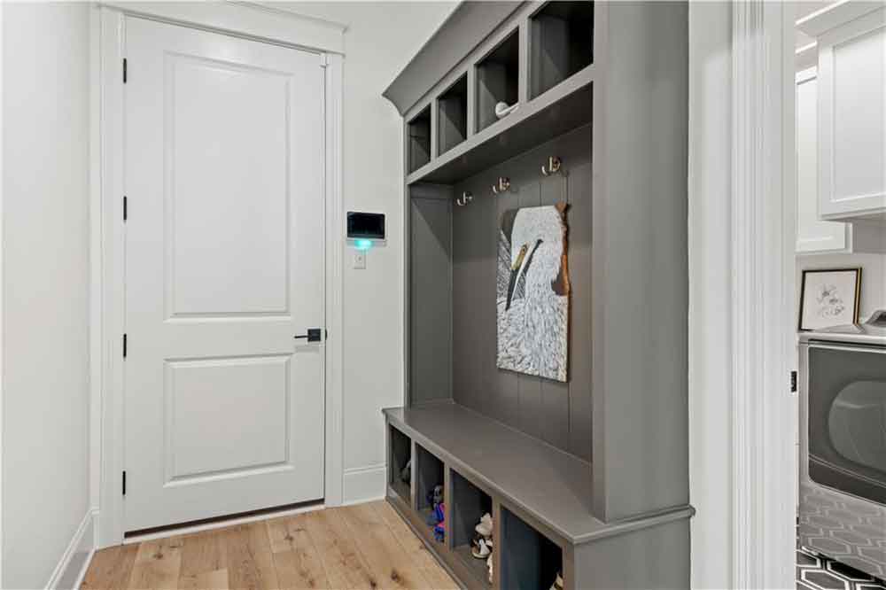 20-1505-Blck-Pine-Court