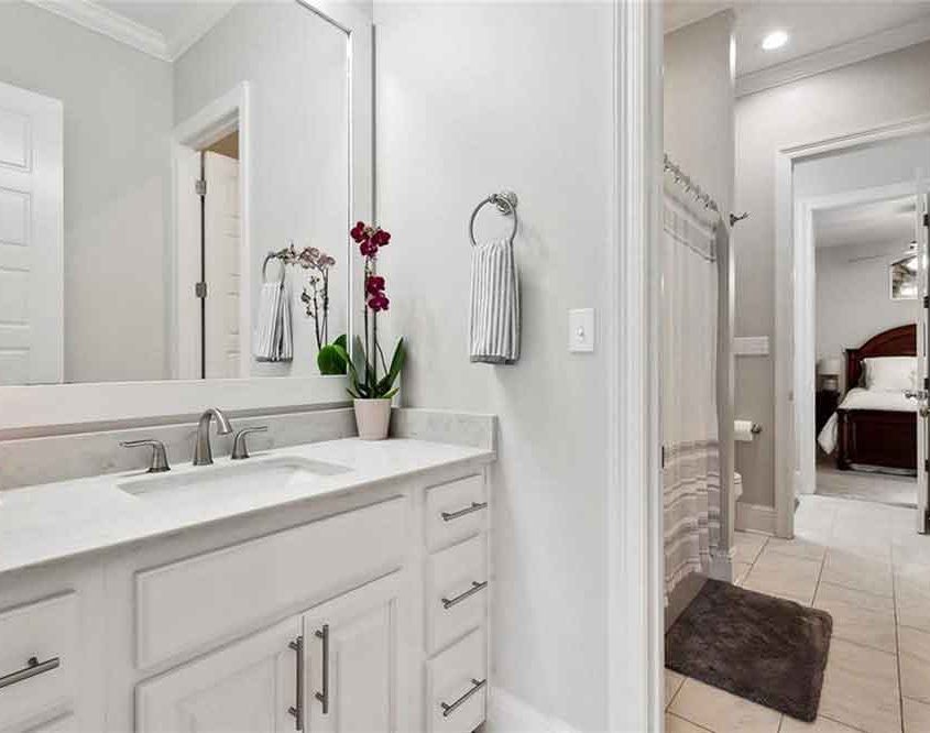20-2040-CYPRESS-BEND-Lane-Bathroom