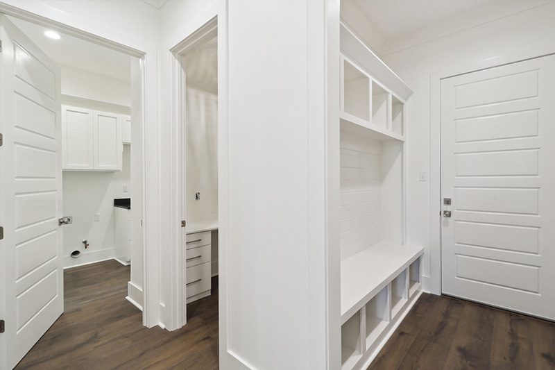 20-7158 Bedicove Drive Mud Room