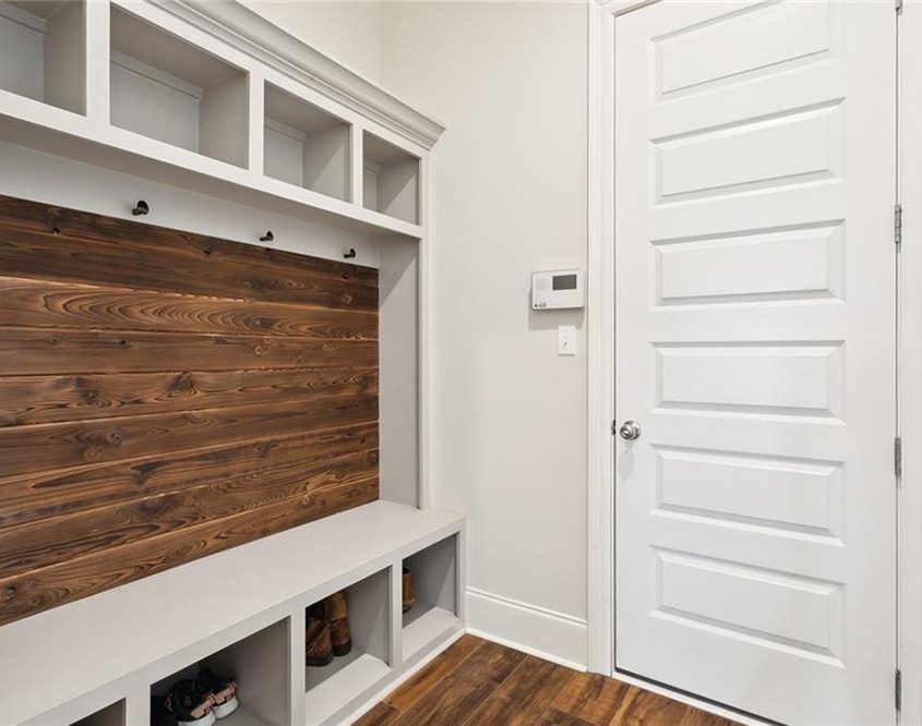 22- 2060 Cypress Crossing Mudroom