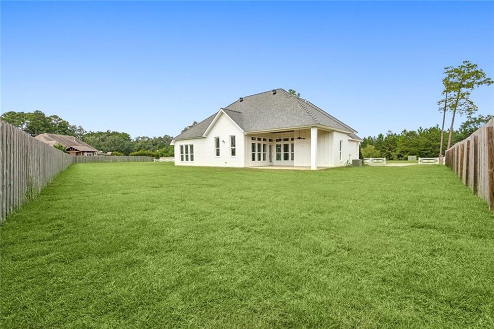 22- 479 Bedico Huge Yard