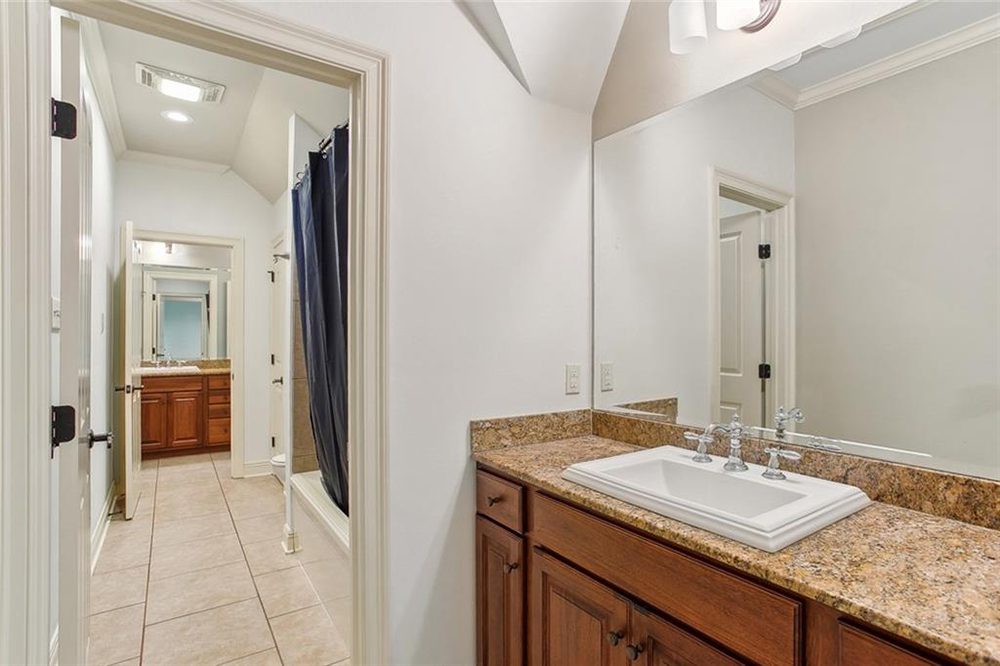 22- 717 Sugar Pine Circle Vanity Bathroom