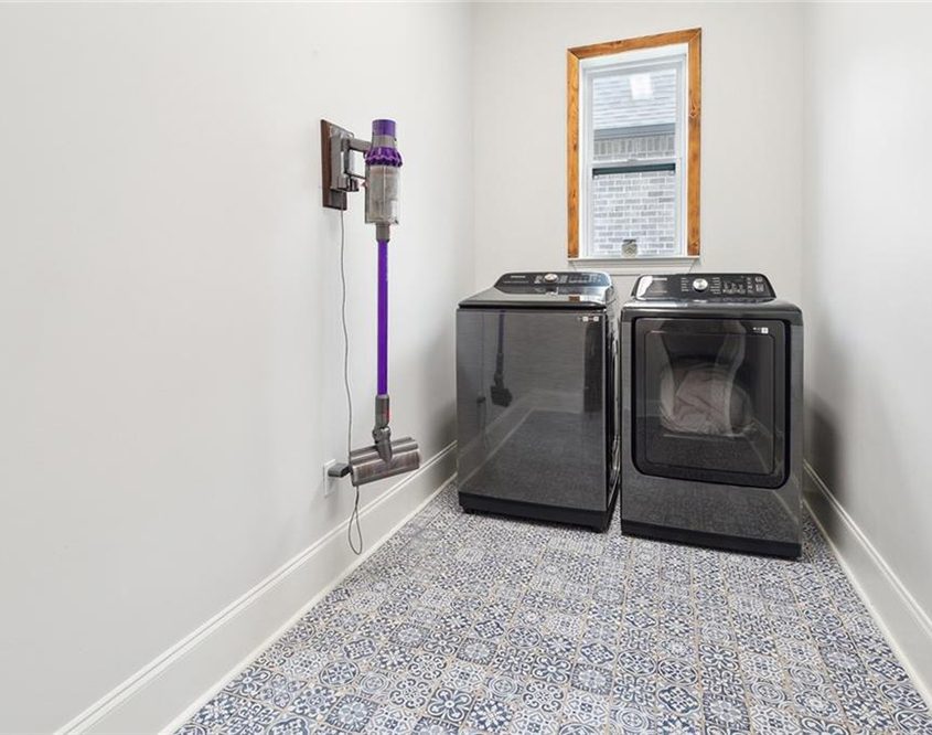 23- 2060 Cypress Crossing Large Laundry Room