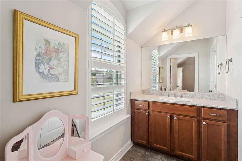 23-208-Merion-Circle-Bathroom