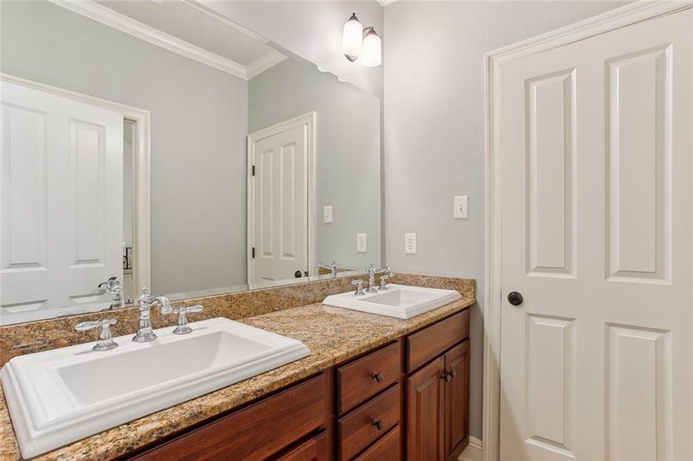 23- 717 Sugar Pine Circle Bathroom DOube Vanity