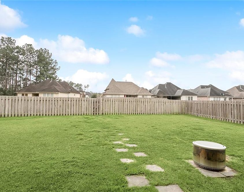 24- 2060 Cypress Crossing Fenced In Yard