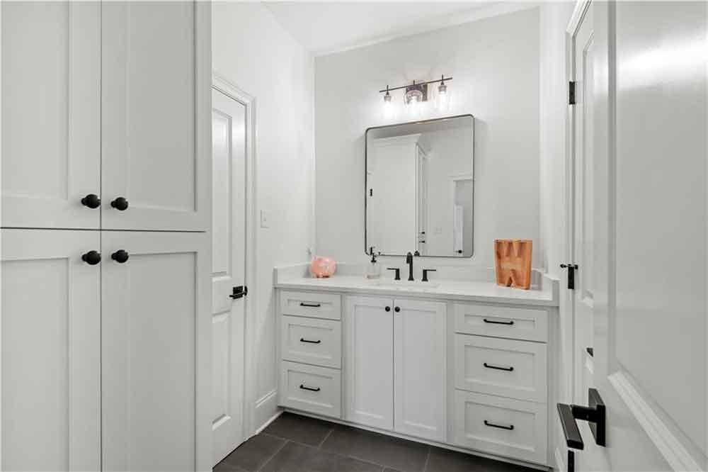 25-1505-Blck-Pine-Court