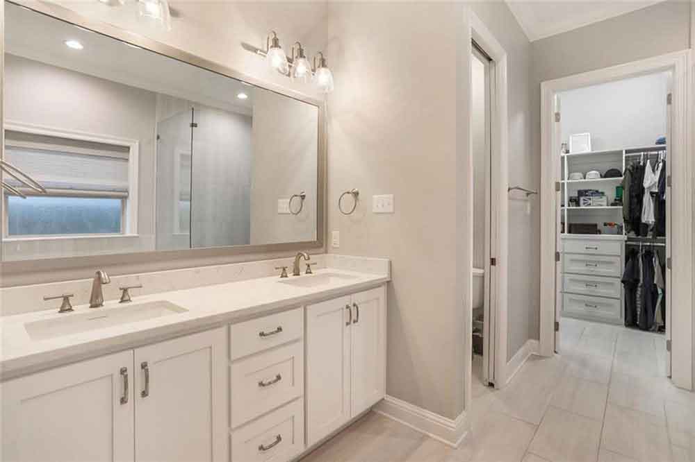 26-745-Grey-Heron-Master-Bathroom