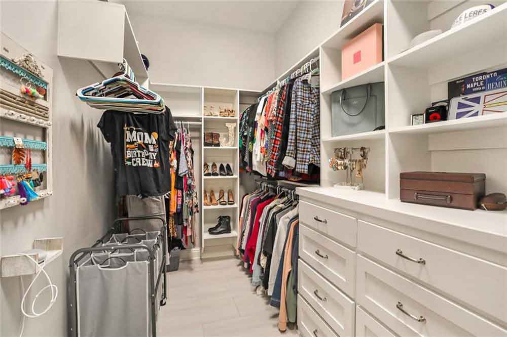 29-745-Grey-Heron-Walk-In-Closet
