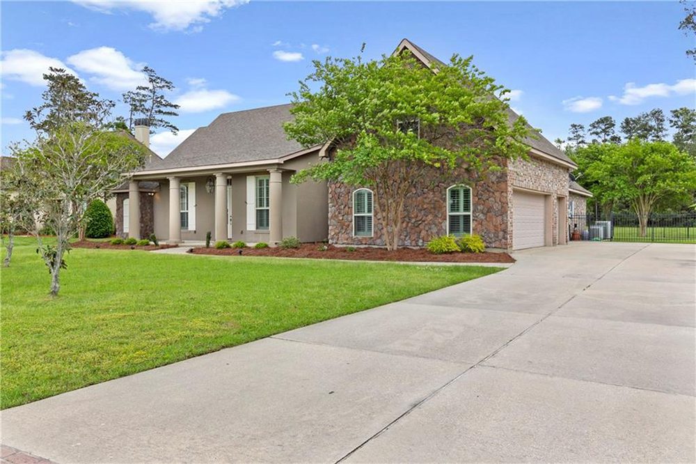 3- 216 Merion Circle Side Garage