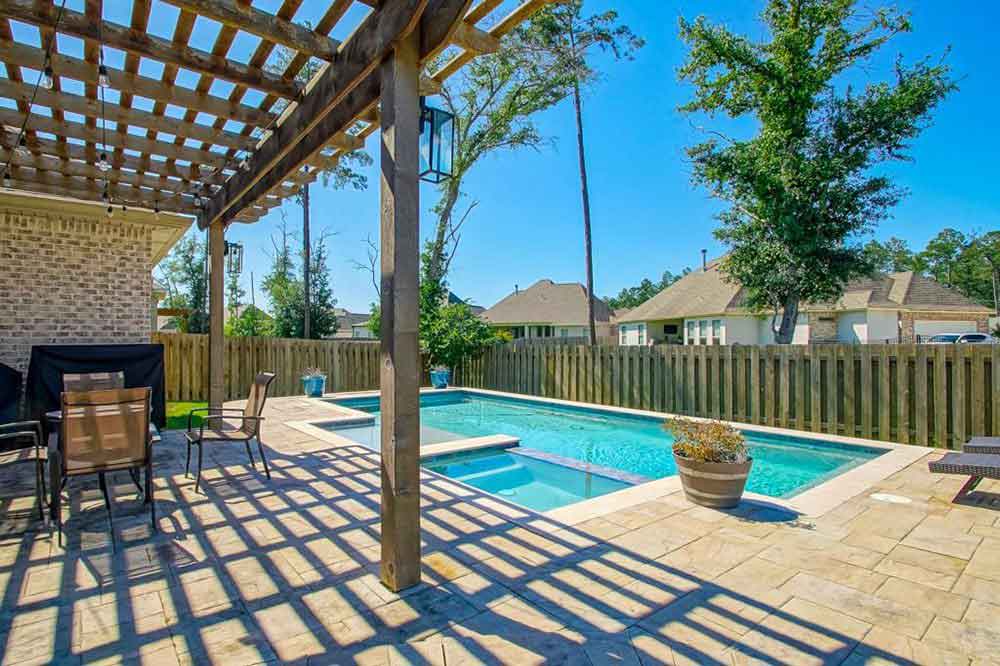 3-745-Grey-Heron-Fenced-Yard