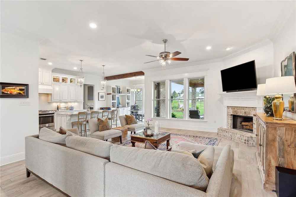 4-1092-Cypress-Crossing-Living-Room