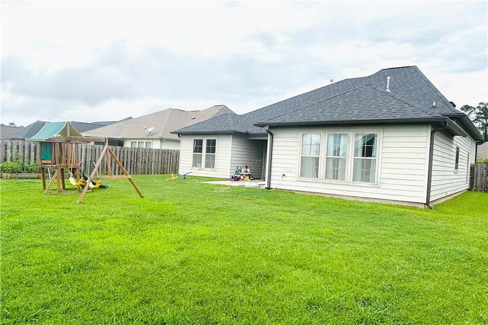 5- 1325 Audubon Exterior