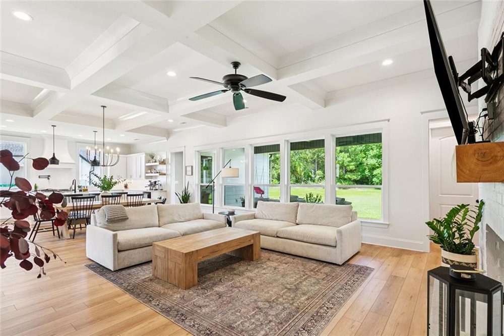 6- 1166 Audubon Pkwy Living Room