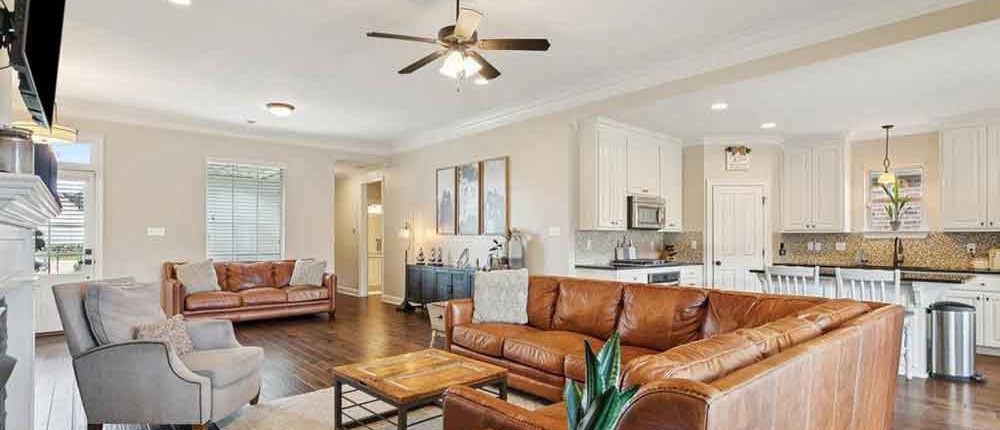 6-1277-Deer-Park-View-to-Kitchen