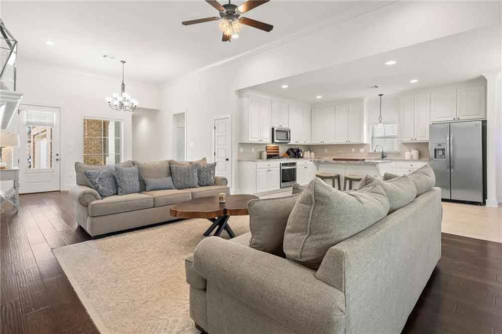 6-1336-Audubon-Pkwy.-Expansive-Living-Area