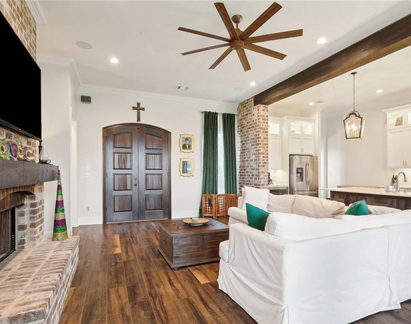 6- 2060 Cypress Crossing Side Hardwoods