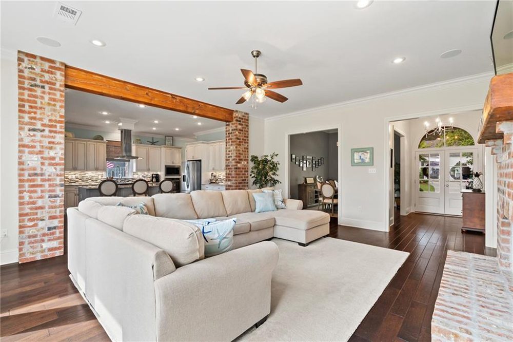 6-274 W. Longview Court